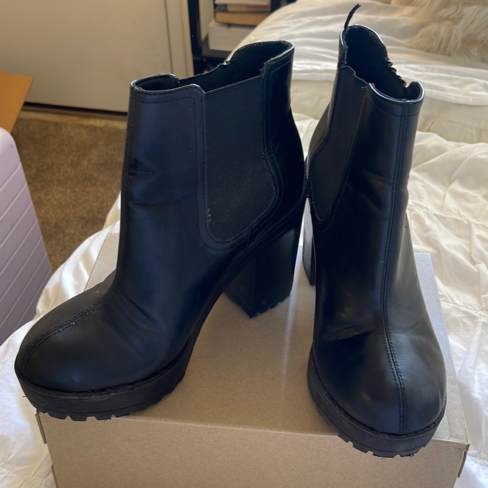 Chelsea heeled bootie
